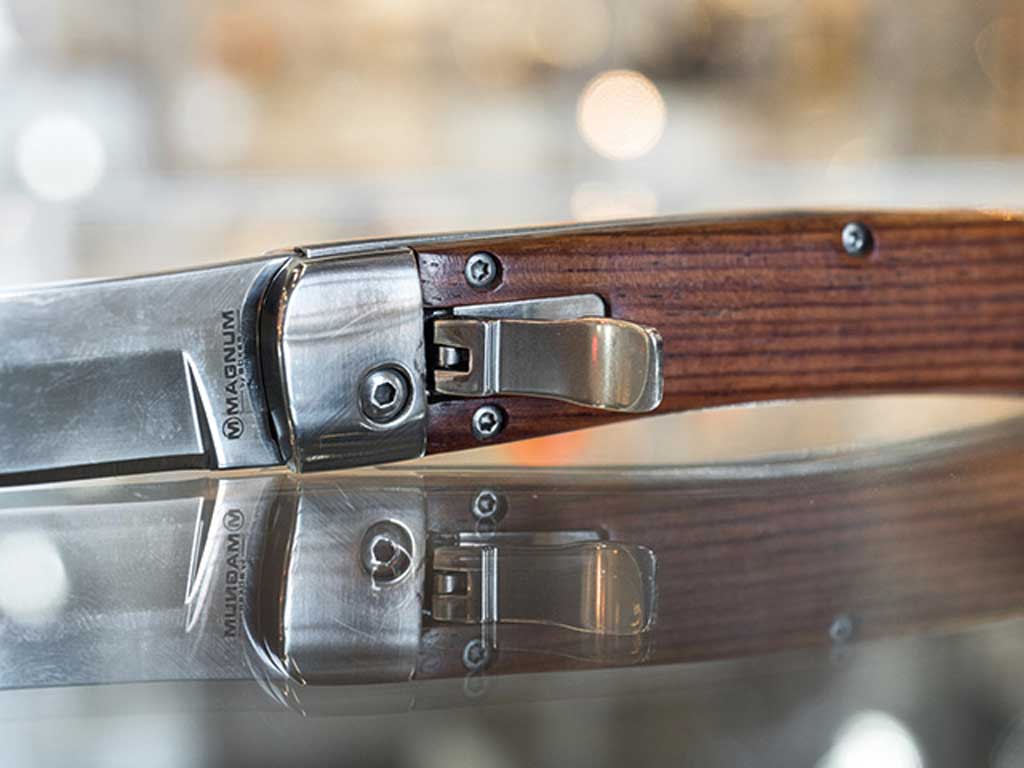 knifestock blog - mecanismos de apertura lever-lock